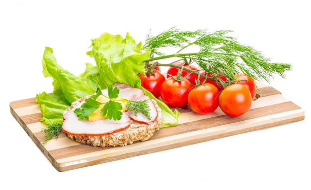 świeże składniki przy kuchennym blacie